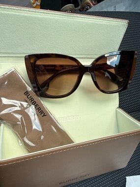 Burberry Meryl